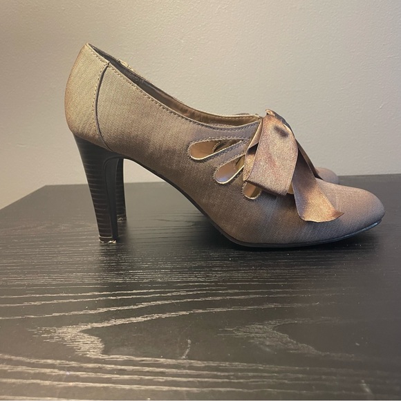 Ann Marino Women’s Dress Shoes 9M Heels Brown Satin Bow Cutouts Retro Academia - Picture 6 of 13